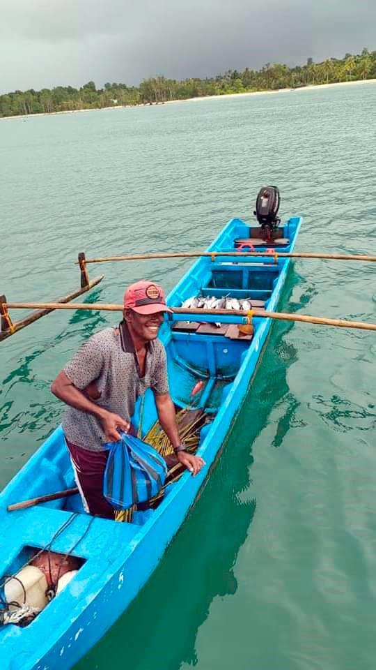 Traditional-fisherman-in-Mentawai_Kylvaja