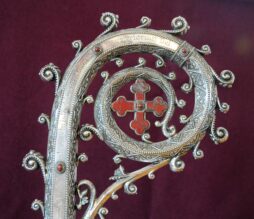 Kuoion hiippakunnan piispansauva. 